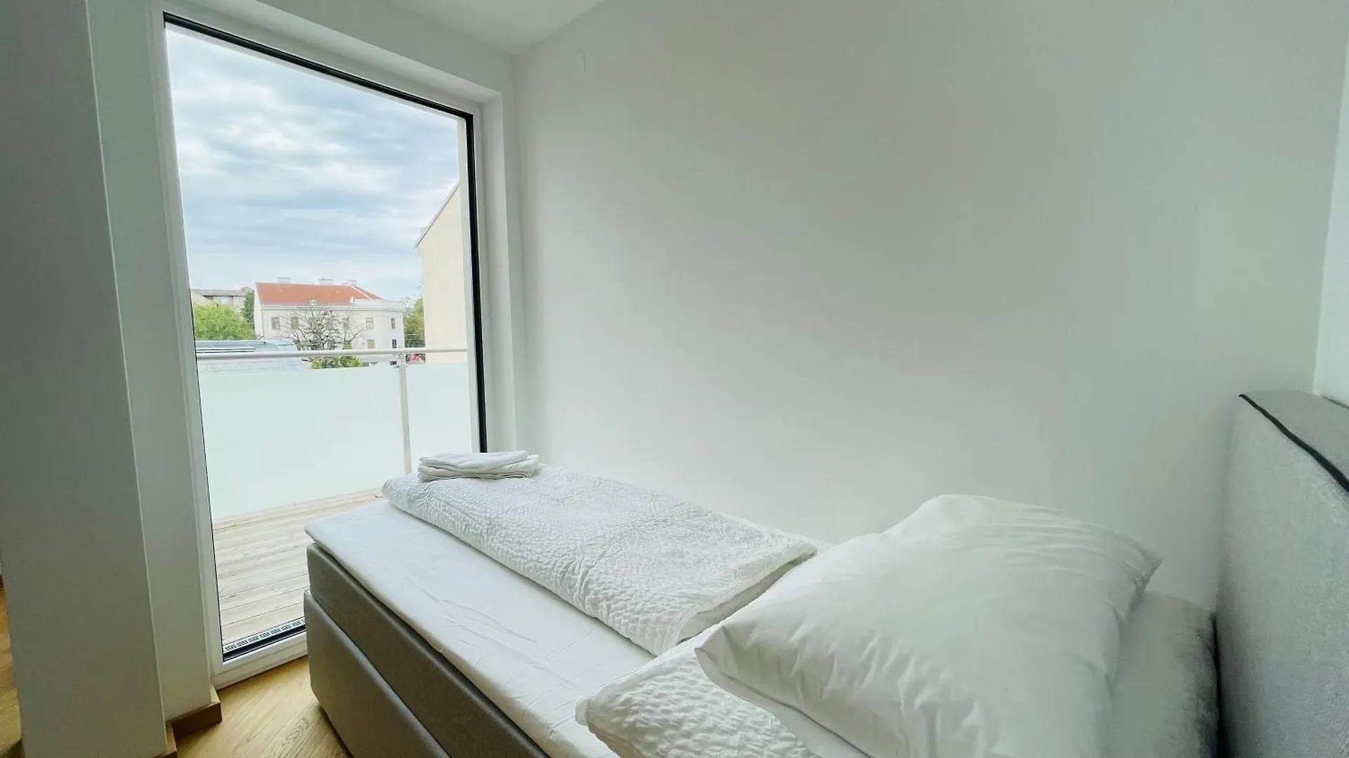 Spacious Penthouse Apartment - 4 Rooms For Up To 10 Guests - Contactless Check-In Vienna 0*,