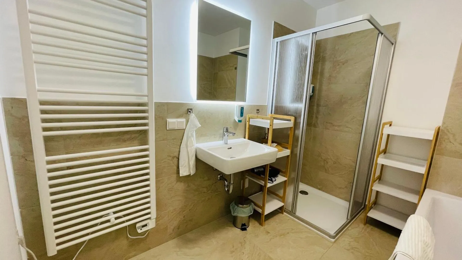 Spacious Penthouse Apartment - 4 Rooms For Up To 10 Guests - Contactless Check-In 비엔나 오스트리아