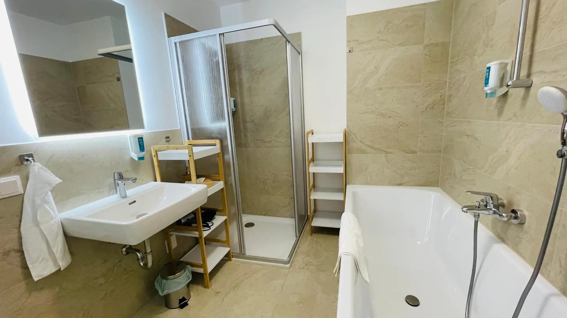 Spacious Penthouse Apartment - 4 Rooms For Up To 10 Guests - Contactless Check-In ウィーン