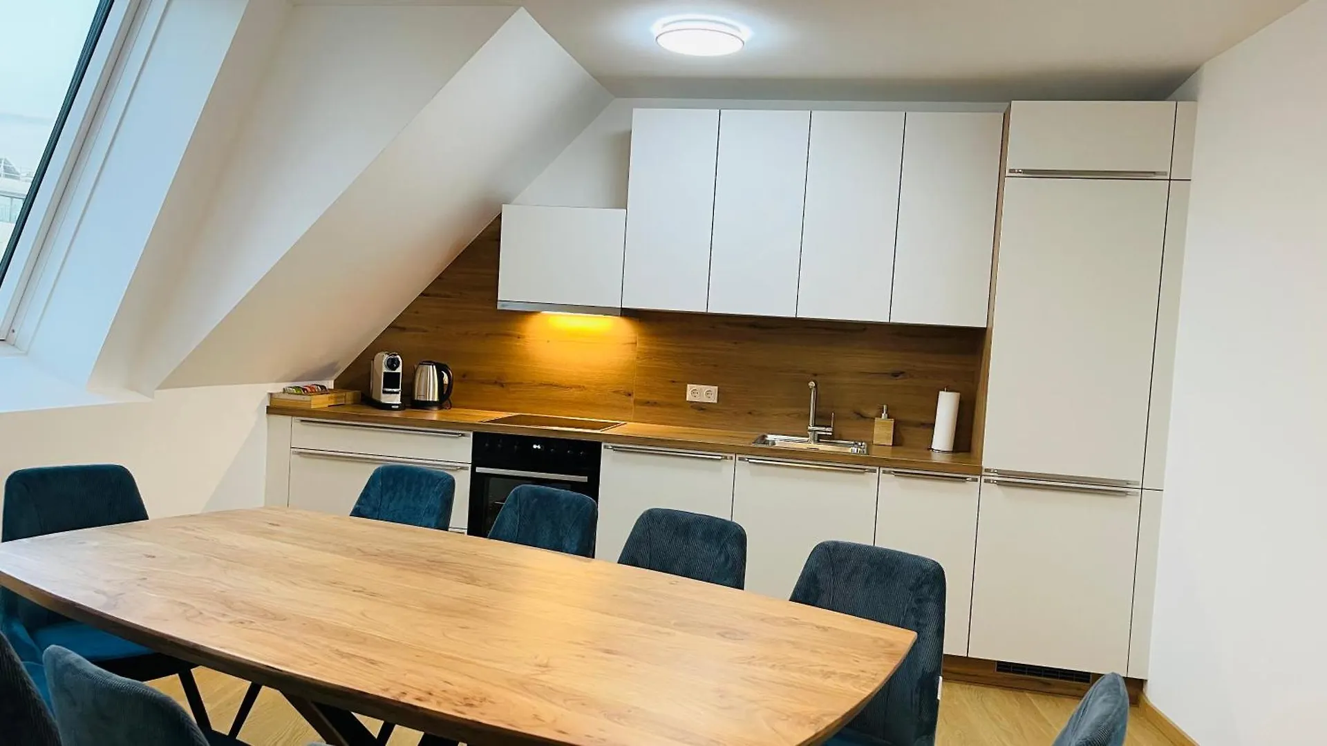 Spacious Penthouse Apartment - 4 Rooms For Up To 10 Guests - Contactless Check-In 비엔나 0*,  오스트리아