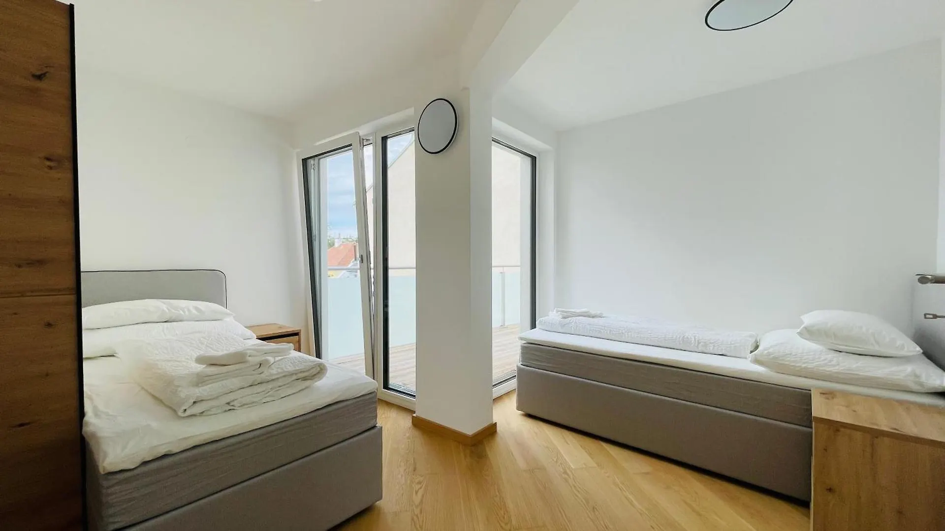 Spacious Penthouse Apartment - 4 Rooms For Up To 10 Guests - Contactless Check-In ウィーン オーストリア