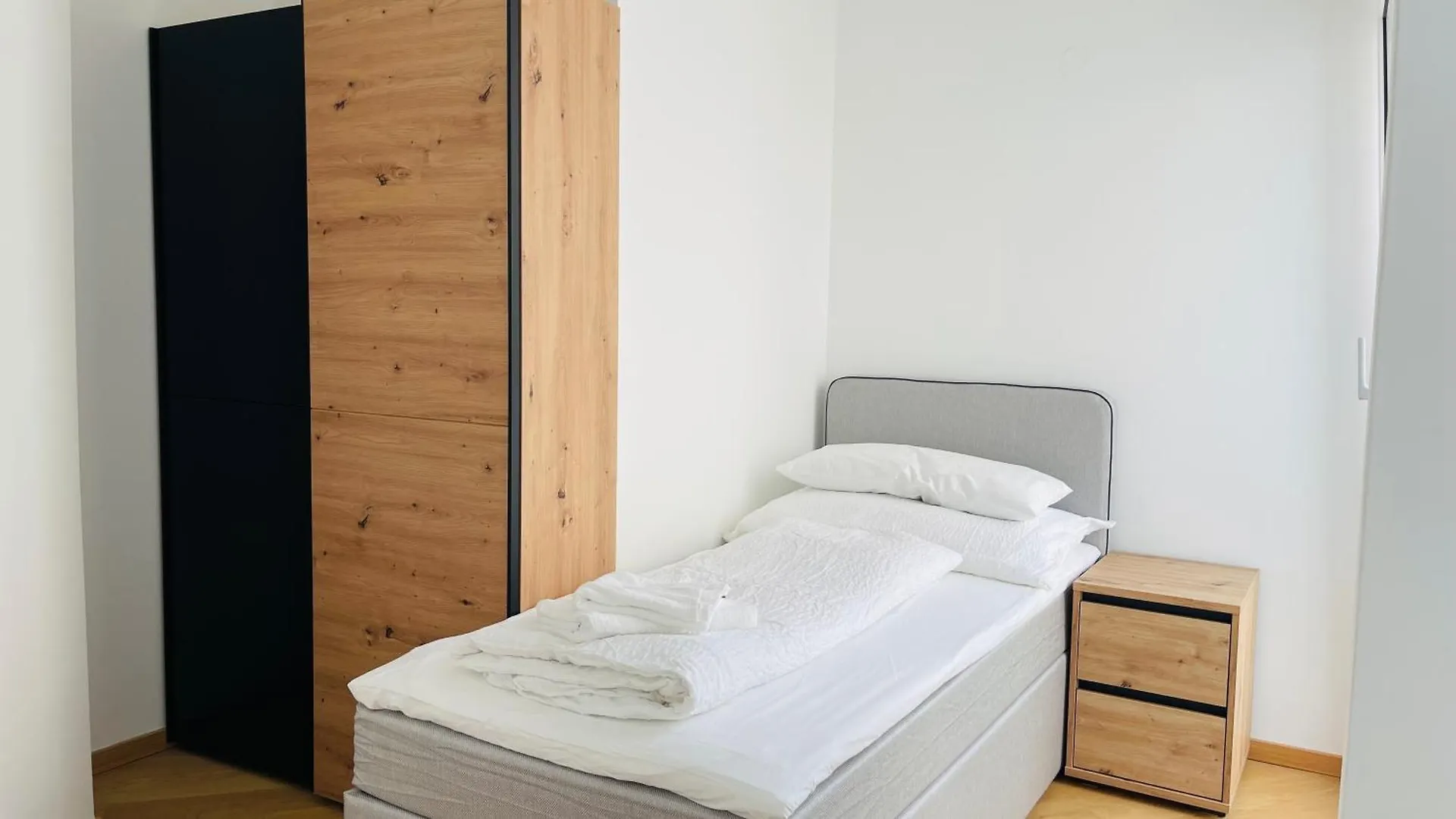 Spacious Penthouse Apartment - 4 Rooms For Up To 10 Guests - Contactless Check-In 비엔나