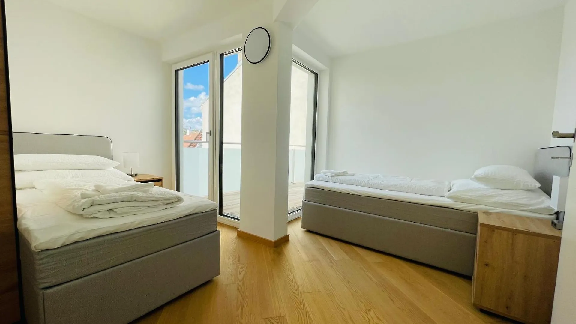 Spacious Penthouse Apartment - 4 Rooms For Up To 10 Guests - Contactless Check-In 비엔나