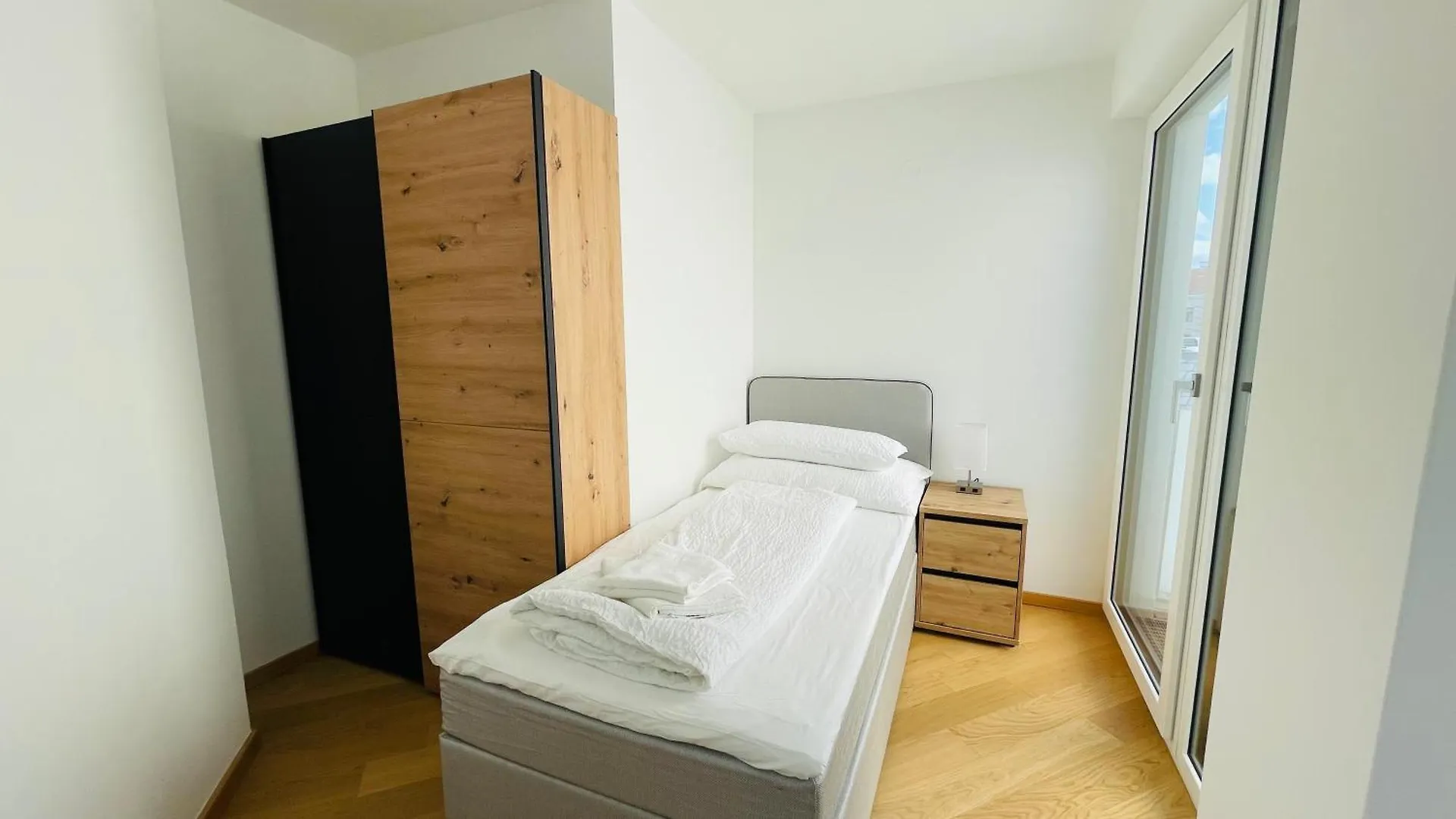 Spacious Penthouse Apartment - 4 Rooms For Up To 10 Guests - Contactless Check-In 비엔나