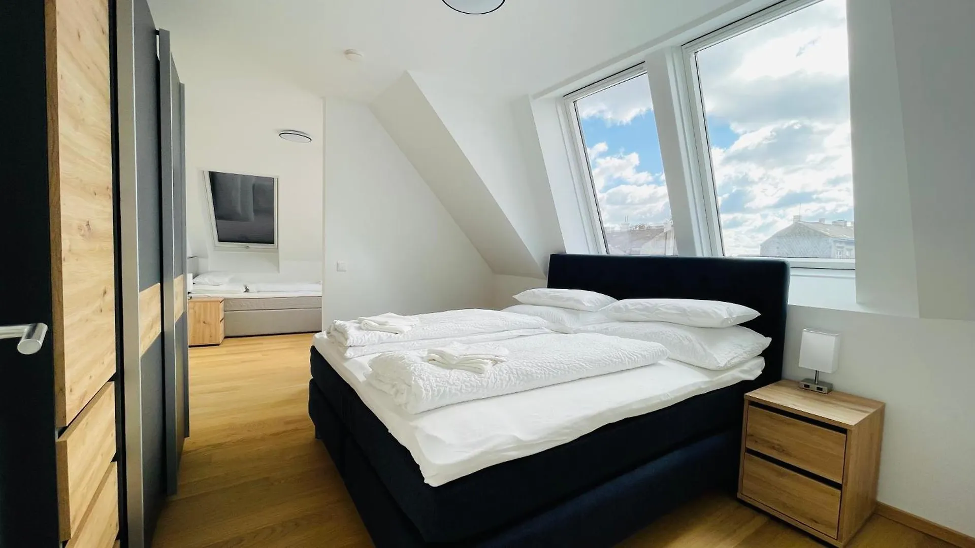 Spacious Penthouse Apartment - 4 Rooms For Up To 10 Guests - Contactless Check-In 비엔나
