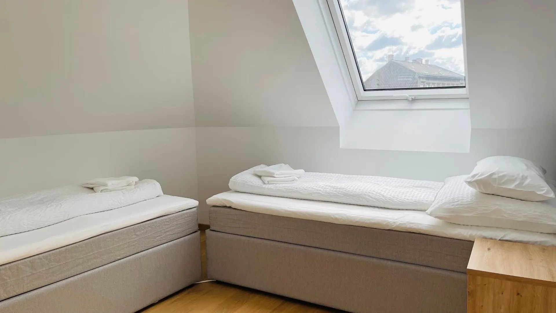 Spacious Penthouse Apartment - 4 Rooms For Up To 10 Guests - Contactless Check-In 비엔나 0*,